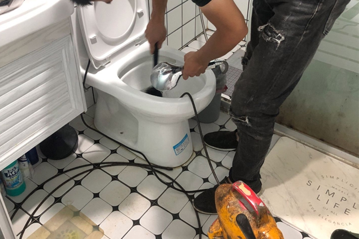 沔城回族镇疏通下水道