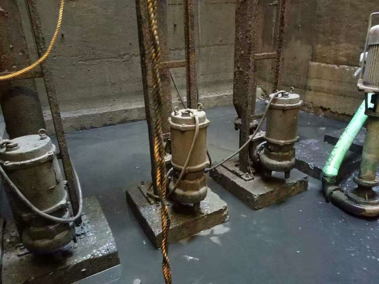 沔城回族镇污水池清理