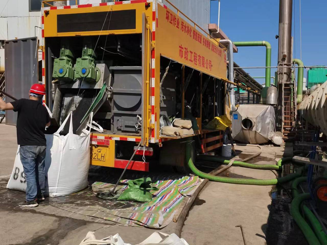 沔城回族镇淤泥压干处理